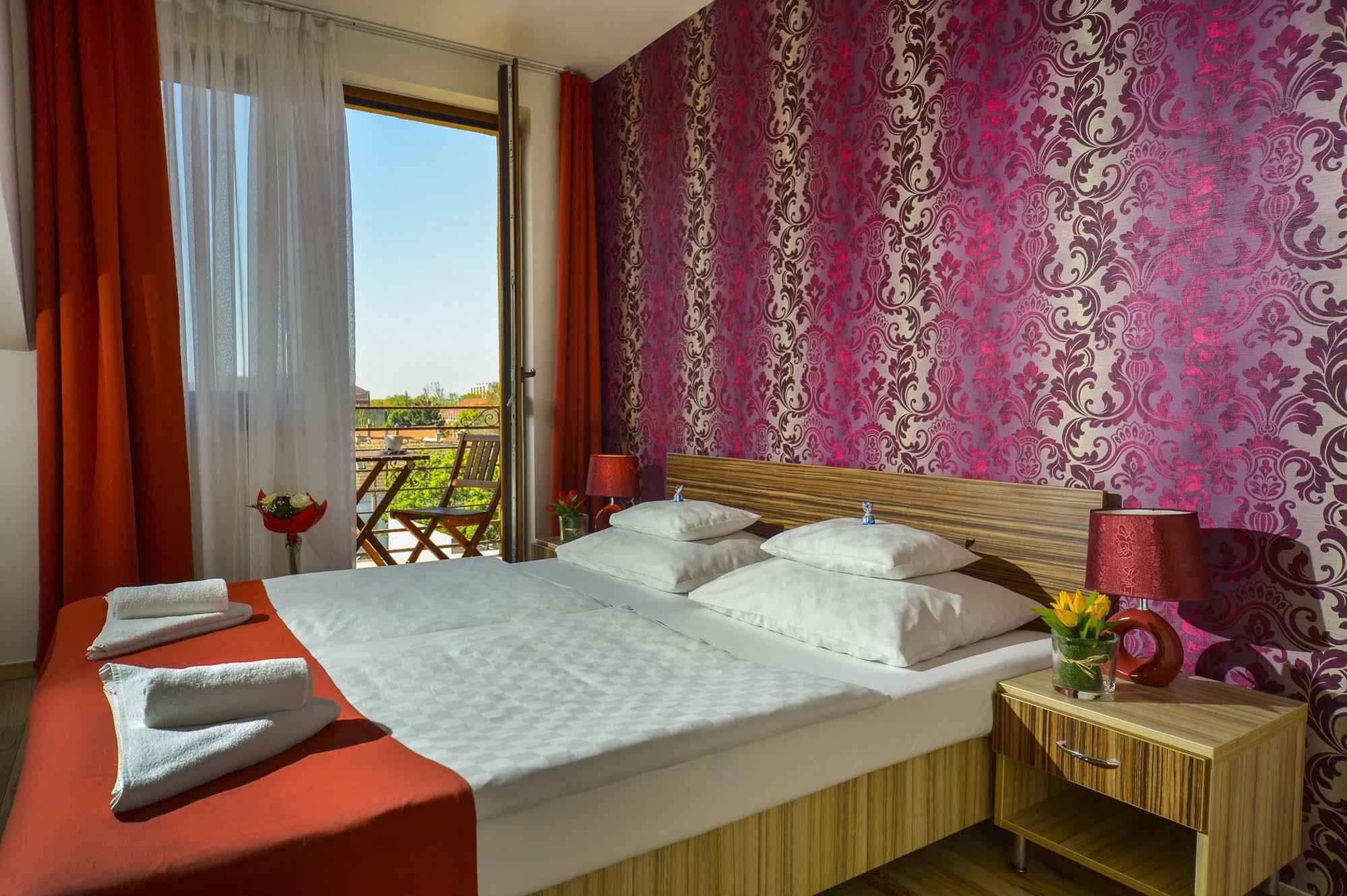 Hotel Sunshine Budapeste Exterior foto